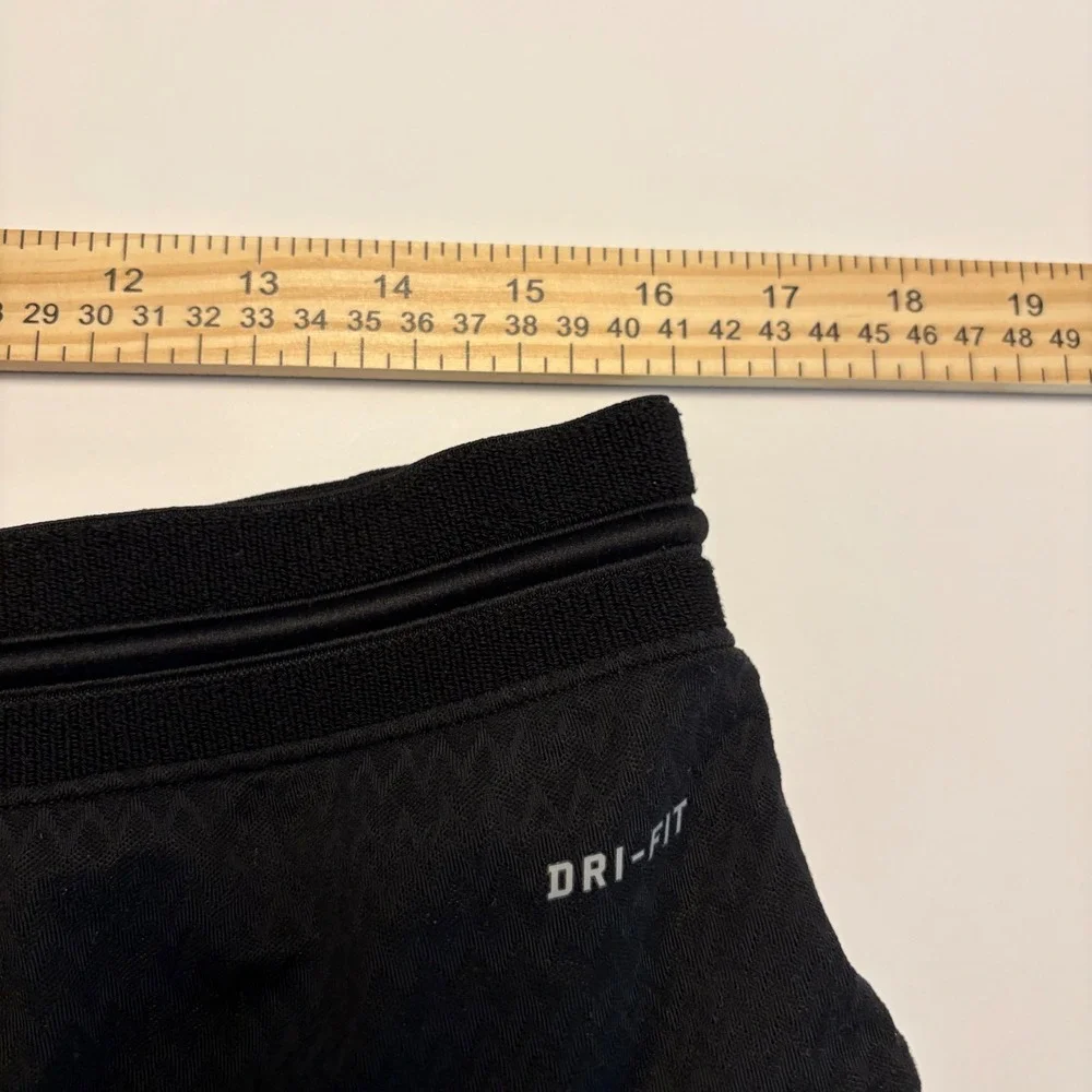 Nike Running Shorts Womens Size Medium Black Dri-FIT Chevron Texture Athletic